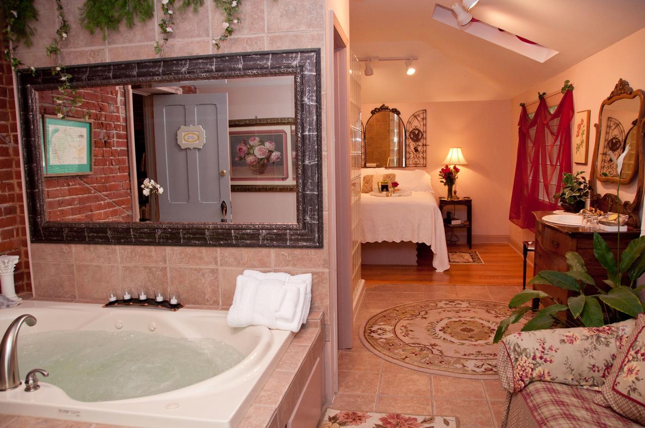 Main Street Inn Parkville Экстерьер фото